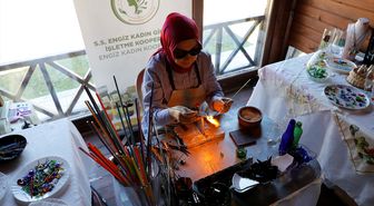 Atık camları hayvan figürleri ile takı ve objeye dönüştürüyor - haberler.com