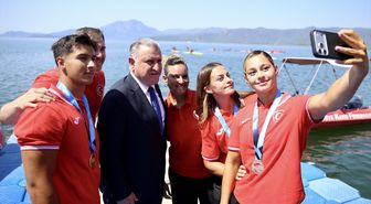 Bakan Bak, Muğla'da Kano Milli Takımı sporcularıyla bir araya geldi Açıklaması
