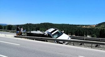 Bilecik'te otomobil ile hafif ticari aracın çarpıştığı kazada 4 kişi yaralandı