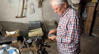 Bolu'da 50 yıldır manda boynuzundan tarak yapıyor