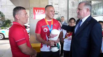 Gençlik ve Spor Bakanı Bak'ı Muğla'da milli sporcular karşıladı