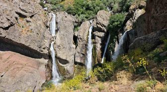 Hakkari'de Marînüs Şelalesi büyülüyor