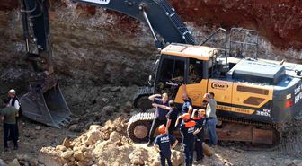 Denizli'de inşaat kazısında göçük altında kalan kepçe operatörü hayatını kaybetti