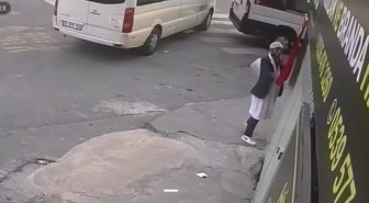 Kağıthane'de Türk bayrağını sökerek yere atan şüpheli yakalandı: Arada sırada kendimi kaybediyorum