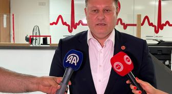 KKTC Cumhuriyet Meclisi Başkanı Öztürkler, Cumhurbaşkanı Erhürman'ı hastanede ziyaret etti