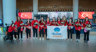Okyanus Koleji Kız Voleybol Takımı'ndan Dünya İkinciliği