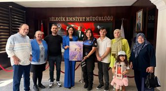 Polis çifte anlamlı veda