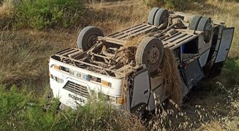 Tarım işçilerini taşıyan minibüs devrildi: 6'sı çocuk, 16 yaralı