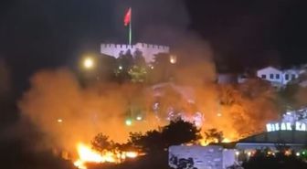 Ankara Kalesi etrafındaki ot yangını söndürüldü