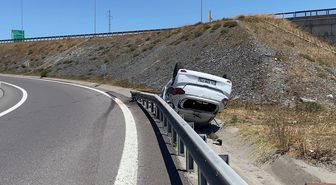 Başakşehir'de otomobil takla attı: 3 yaralı
