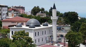 Depremin ardından inşa edilen 131. cami dualarla ibadete açıldı