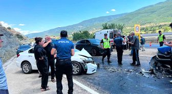 Kastamonu'da iki otomobil çarpıştı: 5 yaralı