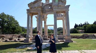 Kaymakam Battal, Afrodisias'taki çalışmaları inceledi