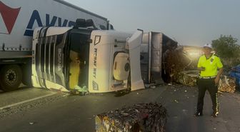 Kırıkkale'de Hurda Yüklü TIR Devrildi: 1 Yaralı - haberler.com