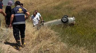 Konya-Eskişehir yolunda otomobil şarampole devrildi: 2 yaralı