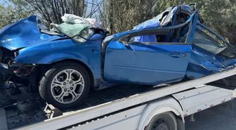 Afyonkarahisar'da bariyerlere çarpan otomobildeki çift öldü, bebekleri yaralandı