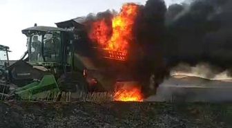Sivas'ta hasat sırasında biçerdöver alev topuna döndü