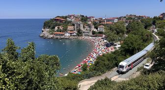 Zonguldak ve Kocaeli'de sıcak havadan bunalanlar plajları doldurdu