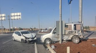 Afyonkarahisar'da hafif ticari araç ile otomobilin çarpıştığı kazada 7 kişi yaralandı