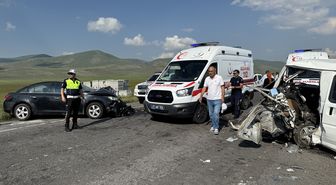 Ardahan'da otomobil ile panelvan çarpıştı, 7 kişi yaralandı
