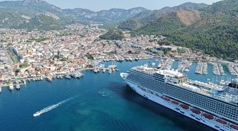 'Aroya' kruvaziyeri Marmaris'e 3 bin 210 turist getirdi