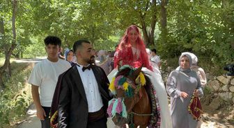 Bitlis'te atlı gelin geleneği renkli görüntüler oluşturdu