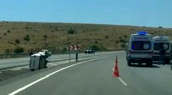 Devrilen otomobilde 3 kişi yaralandı