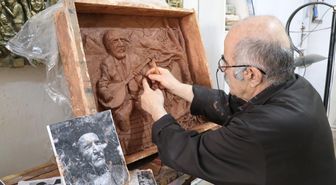 Emekli resim öğretmeninden topluma mesaj veren rölyefler