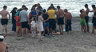 Filyos sahilinde korkutan anlar, kramp giren vatandaşı cankurtaranlar kurtardı