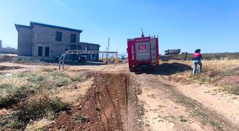 Hafriyat kamyonu elektrik tellerini kopardı