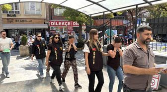Hırsızlık amacı ile evin kapısını açmaya çalışırken suçüstü yakalanan 3 kadın tutuklandı