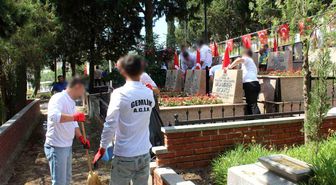 Gemlik'te hükümlüler ve personel şehitlik ziyaretinde buluştu