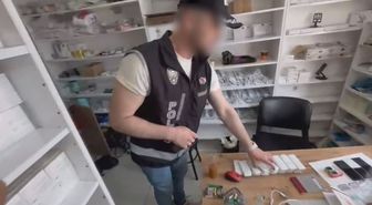 İstanbul ve Antalya'da kaçakçılık operasyonunda 9 şüpheli gözaltına alındı; binlerce cep telefonu ele geçirildi