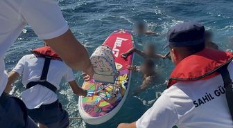 İzmir'de kürek sörfü yaparken denizde sürüklenen 5 kişi kurtarıldı