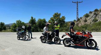 Jandarmadan motosiklet sürücülerine hayati uyarılar