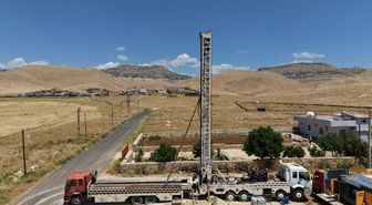 Mardin'in Eryeri Mahallesi'nde içme suyu için yeni sondaj kuyusu açıldı