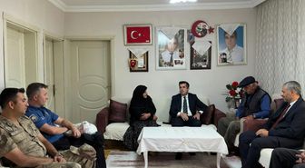 Susuz Kaymakamı Öztürk, Şehit Ailesini Ziyaret Etti