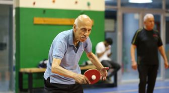Veteran masa tenisçisi kardeşler tecrübelerini yeni sporculara aktarıyor
