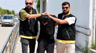 2 çocuğunun annesini kıskançlık krizine girince bıçaklamış