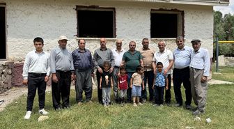 42 yıl önce görev yaptığı köyde öğrencileriyle bir araya geldi