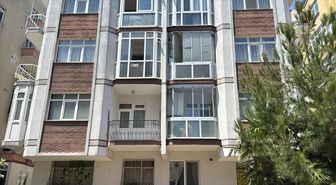 Ablasının cesedi ile 1 hafta aynı evde kalan engelli, hastaneye kaldırıldı