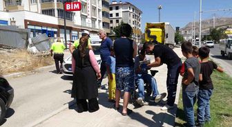 Akülü sandalyesiyle ters yöne giren engelli vatandaşa otomobil çarptı