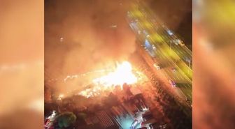 Ankara'da tahta paletlerin depolandığı alanda yangın