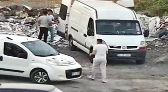 Avcılar'da kaçak moloz döken 2 araç sahibine 100 bin lira ceza