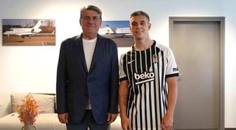 Beşiktaş: 'Transfer görüşmesine başladığımız profesyonel futbolcu Leandro Trossard, sağlık kontrolleri ve transfer sürecinin tamamlanması için bu akşam İstanbul'a gelecektir. Leandro Trossard'ı taşıyan uçak, bu akşam saat 19.30'da Atatürk Havalimanı Genel Havacılık Terminali'nde olacaktır.'