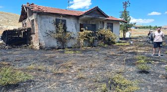 Beypazarı'ndaki anız yangınında 3 bağ evi kullanılamaz hale geldi