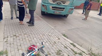 Bisikletiyle dolaşırken hafriyat kamyonunun çarptığı 6 yaşındaki Abdurrahman ağır yaralandı
