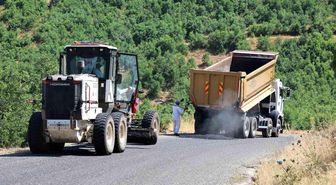 Elazığ'ın köy yollarında iyileştirme çalışmaları sürüyor
