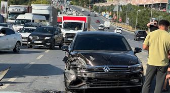 Esenler'de 5 aracın karıştığı zincirleme trafik kazasında 3 kişi yaralandı