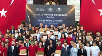 Vali Gül'den LGS birincilerine burs ve vurgu